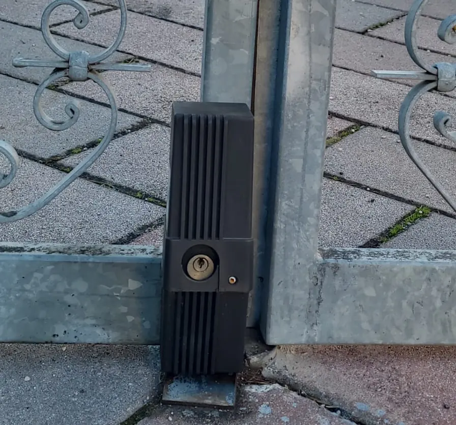 Sblocco manuale del motore di un cancello automatico