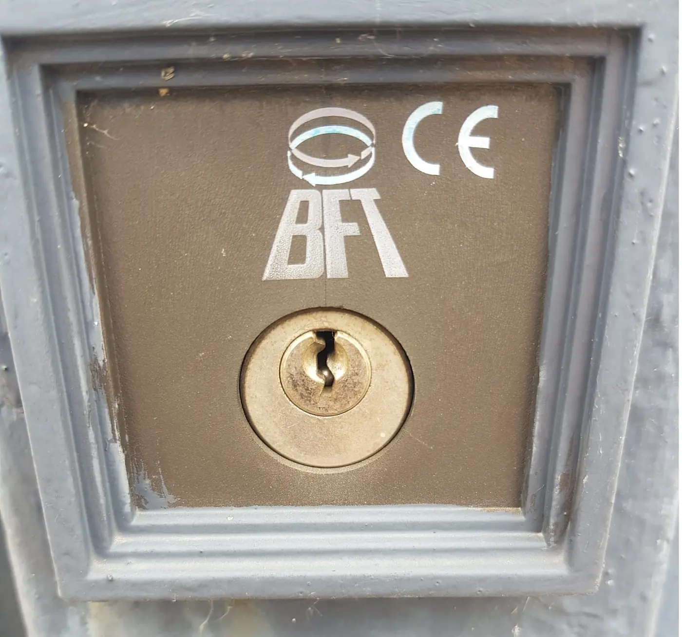 Selettore a chiave di un cancello automatico controllato in manutenzione